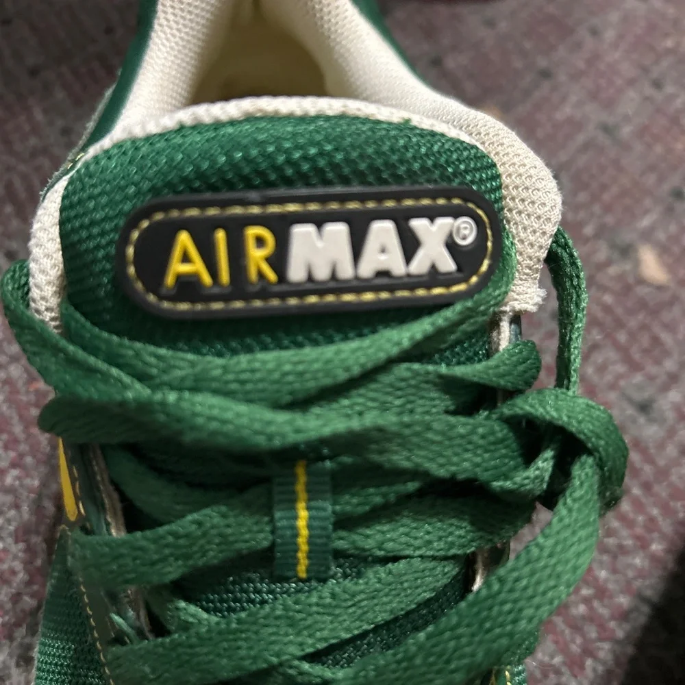 Nike shoes - Picture 4 of 4